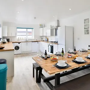 https://rumney-house.cardiffhotelswales.com