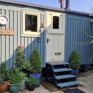 https://elmdale-hut-shepherds-hut.cardiffhotelswales.com
