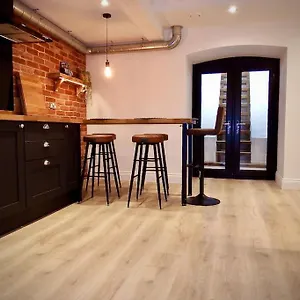 Apartment Newly Renovated Stunning Warehouse