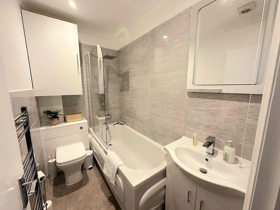 Bournemouth Beach Apartment 0*,  United Kingdom